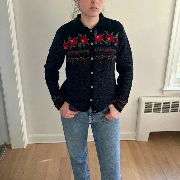 VTG TALBOTS Lambswool/silk blend embroidered collar button down cardigan sz M - Picture 3 of 7